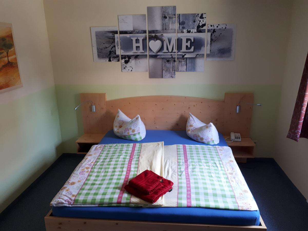 Hotel Zum Schwarzen Baer Hermsdorf  Extérieur photo